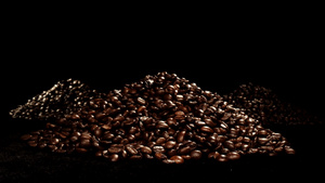 咖啡豆堆砌成山10秒视频