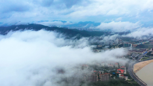 龙舟雨季节山边的云视频