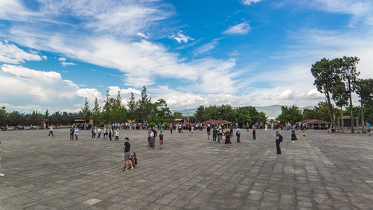 延时8k崇圣寺广场游客视频