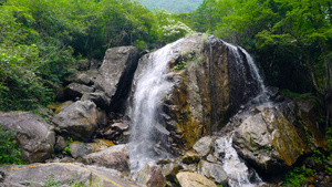 5A风景区明月山石壁流泉4K34秒视频