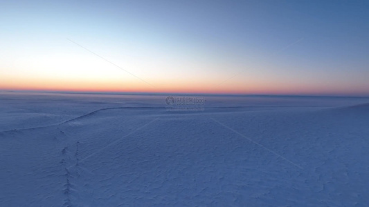 草原冬季雪景雪原暮色落日余晖视频