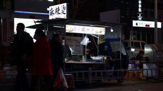 城市的夜晚街道生活气息小吃街视频