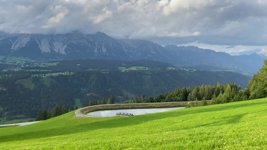 Dachstein 山和夏季山谷景色，从奥地利 Rohrmoos-Untertal视频