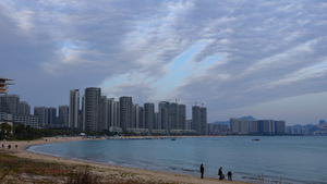 延时摄影蓝色海洋广东惠州海景房海边沙滩4k素材24秒视频