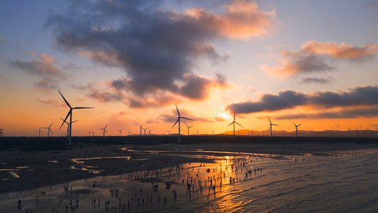 海边日落余晖风车旅游休闲娱乐航拍视频