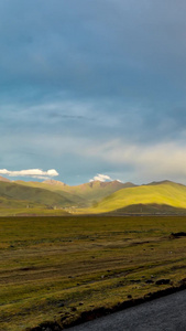 延时西藏高原雨后彩虹蓝天白云视频