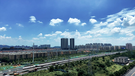 4K实拍南京绕城高速延时摄影云层翻滚视频