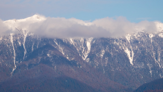 云中山岳的光芒视频