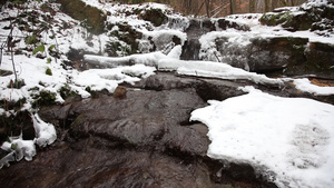 冬季的山河小瀑布8秒视频