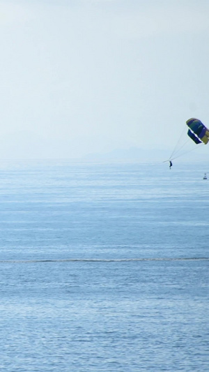 海上降落伞海上运动21秒视频