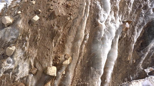 冰川墙被岩石和沙子覆盖着视频