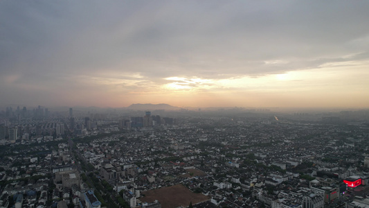 苏州城市日落晚霞夕阳迷雾航拍视频