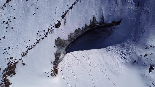 山上的冰川视频