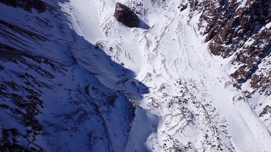 山上的冰川视频
