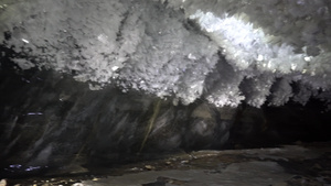 在冰洞里的冰川10秒视频