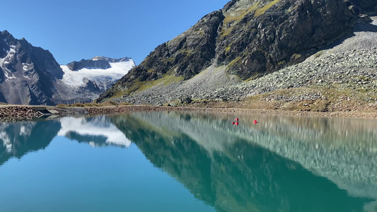 位于奥斯特里亚州暴动的奥兹塔尔阿尔卑斯山上 靠近焊登处的结冻冰川视频