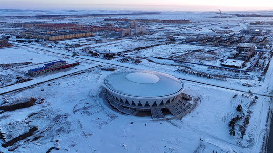 航拍北方寒冷季节的体育场雪景视频