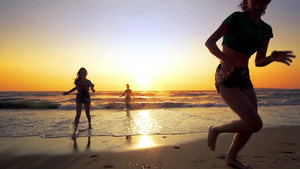 热带海滩日落时12秒视频