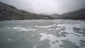 冬季冰冻湖上15秒视频