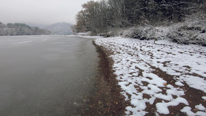 美丽的寒冷的河流在冬日18秒视频