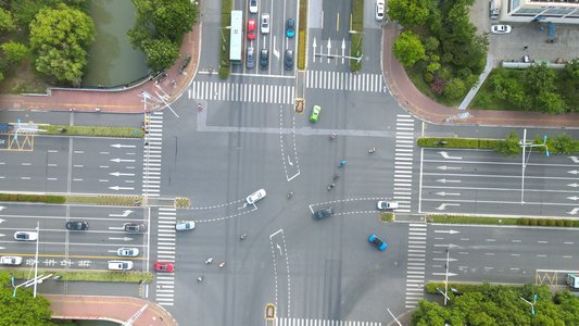 4k城市街道路口交通航拍视频