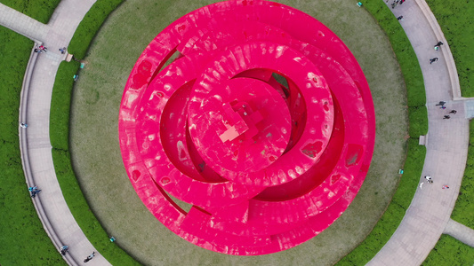 航拍中国山东青岛五四广场五月的风雕塑视频