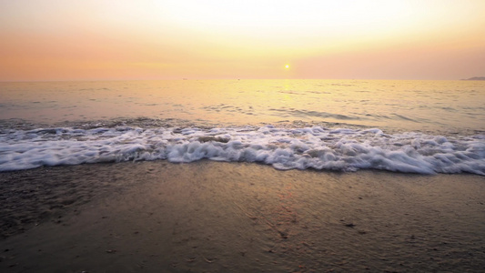 日落时海浪视频