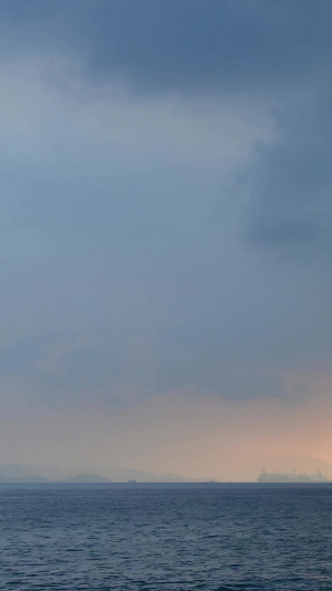 海面上的暴风雨延时摄影雷阵雨20秒视频