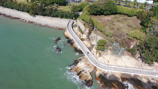 航拍福建厦门环岛路木栈道滨海走廊海岸线视频