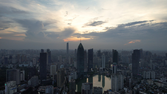 航拍城市夕阳晚霞落日天空高楼天际线商务区街景4k素材视频