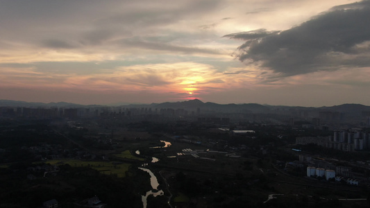 航拍大山日落晚霞夕阳西下视频