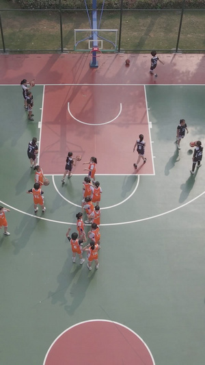 中小学校园篮球训练活动校园篮球比赛18秒视频