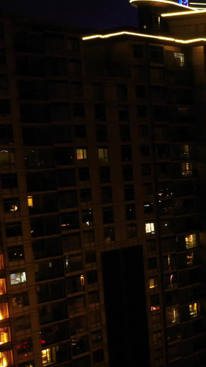 航拍城市夜晚车流69秒视频