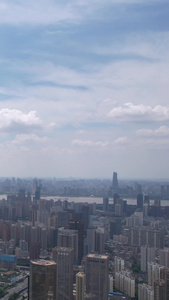 航拍城市蓝天白云晴朗天空自然天气地标建筑天际线高楼街景素材天气素材视频