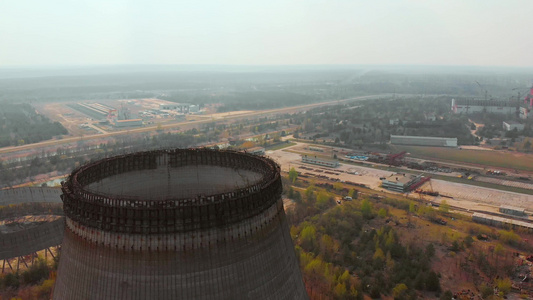 乌克兰切尔诺贝利核电站附近的领土。鸟瞰图视频