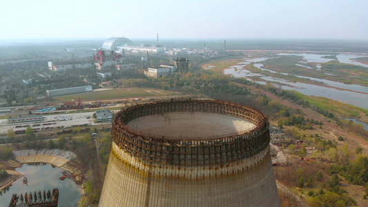 乌克兰切尔诺贝利核电站附近的领土。鸟瞰图视频