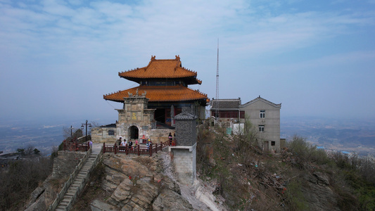 航拍湖北5A级旅游景区木兰山顶寺庙金顶4k素材视频