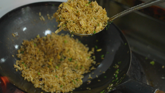 慢镜头升格拍摄4k素材居家鸡蛋炒饭制作过程简餐生活视频