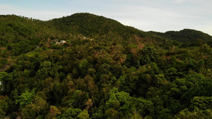 青山岭上的别墅9秒视频