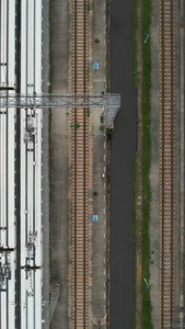 航拍城市铁路轨道交通高铁车站停靠站台的高速列车素材城市素材视频