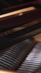 钢琴内部构造特写调音钉视频