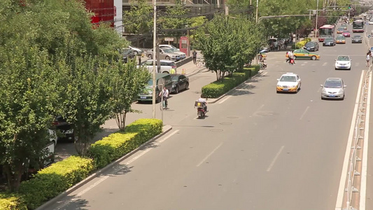 街景天桥上拍摄交通马路车流视频