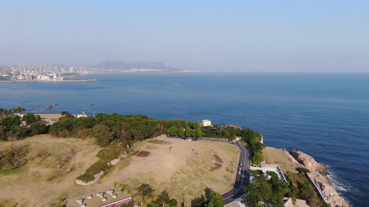 航拍海边礁石岛屿海浪浪花  视频