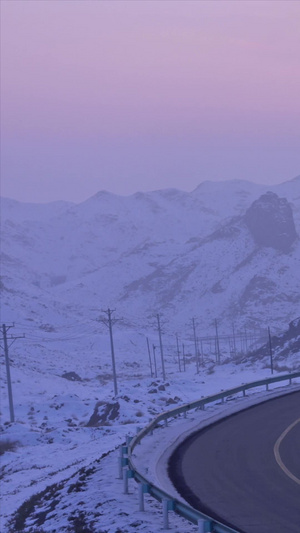 新疆雪山公路延时旅游目的地14秒视频