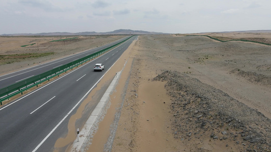 银川沙漠公路汽车4k航拍视频