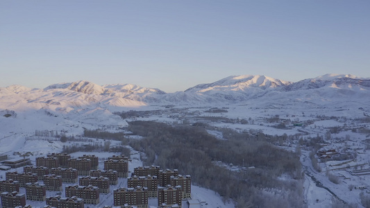 阿勒泰市冬天清晨雪后航拍视频