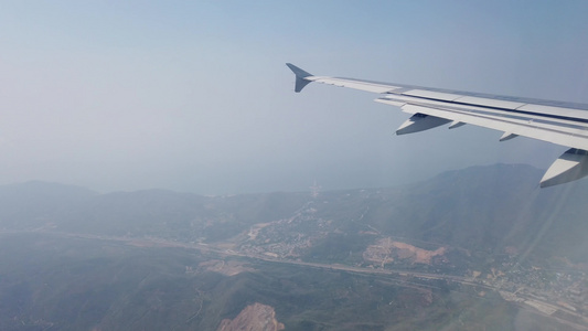 飞机在三亚上空降落三亚凤凰机场视频
