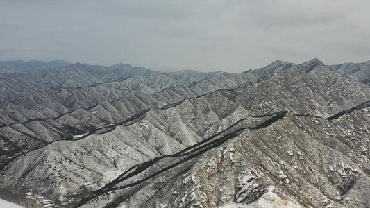 航拍雪后群山下雪后的大山视频