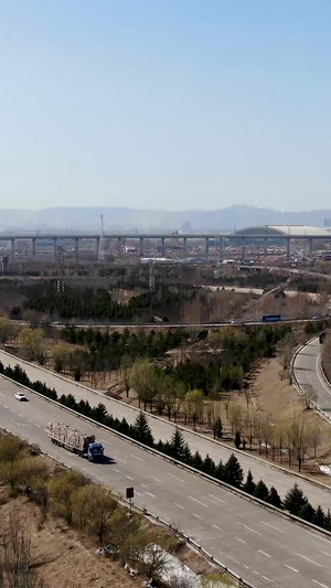 航拍高速公路立交枢纽工业城市233秒视频