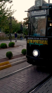 土耳其旅游胜地伊兹密尔城市有轨电车视频